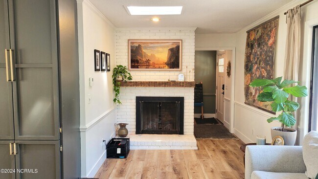 Building Photo - 1720 Longleaf Dr E
