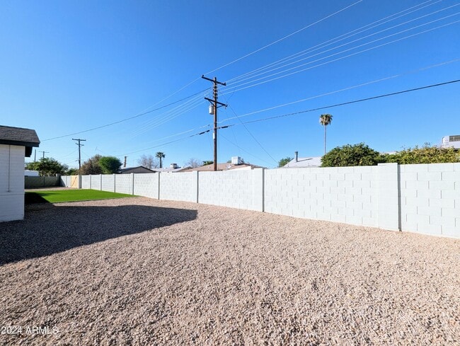 Building Photo - 121 N Flint Cir
