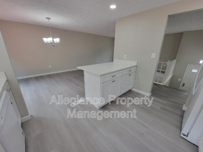 Building Photo - 7598 Springfield Hills Dr