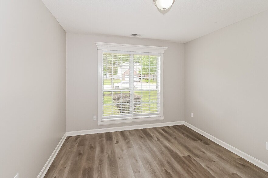 Building Photo - 2704 Greencliff Dr