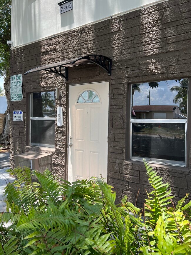 Building Photo - Hollywood Multifamily