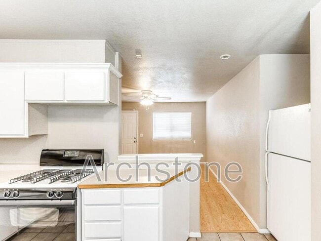 Building Photo - 501 S Santa Fe Dr