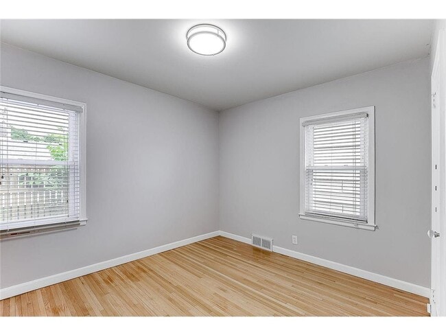 Building Photo - 1588 W Highland Pkwy