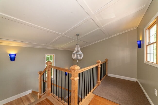 Building Photo - 440 Aurora Ln