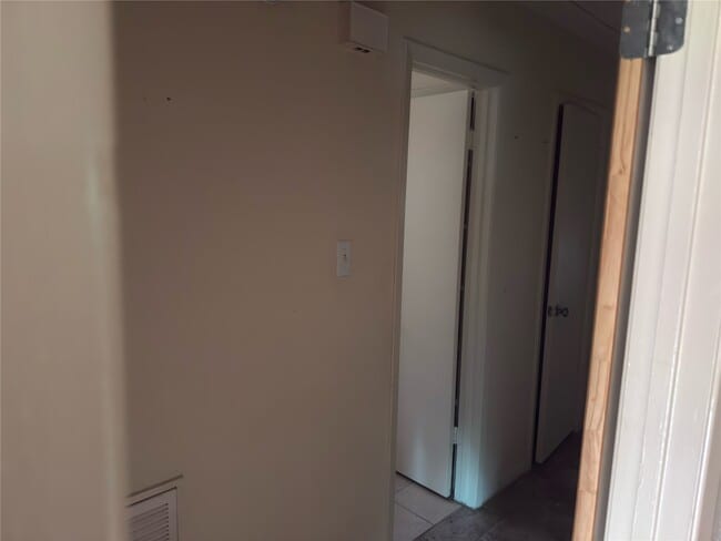 Building Photo - 7107 Briarfield Dr