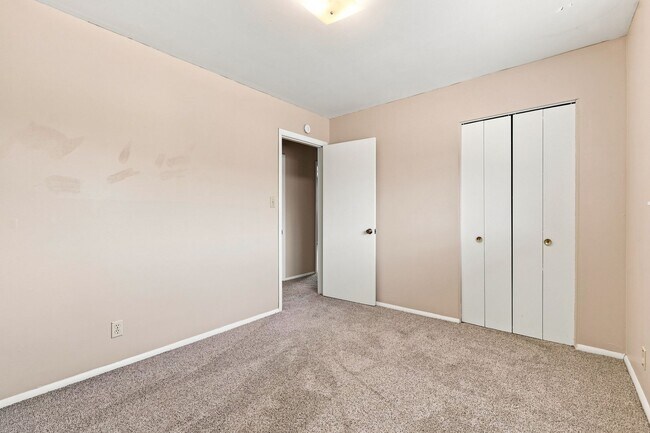 Building Photo - 5320 S 67th E Pl