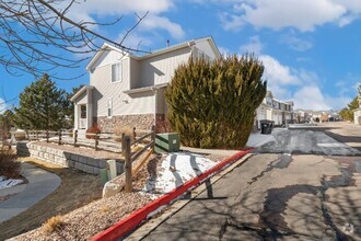 Building Photo - Double Primary Suite Townhome 2 bed, 2.5 b...