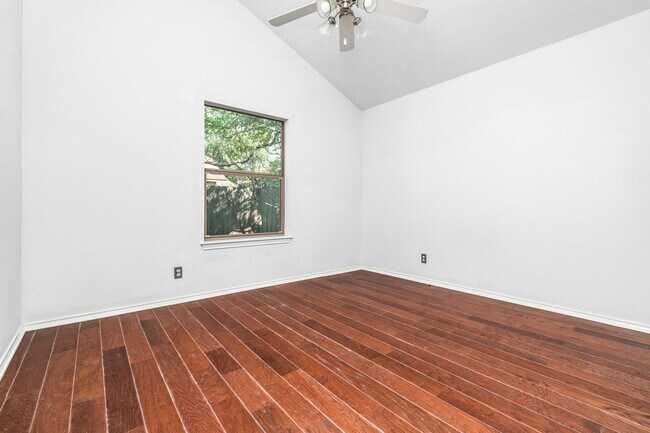Building Photo - 5314 Lake Golden Dr