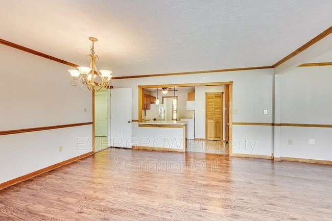 Building Photo - 205 Mooreland Dr
