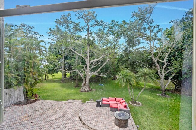 Building Photo - 1497 S Club Dr