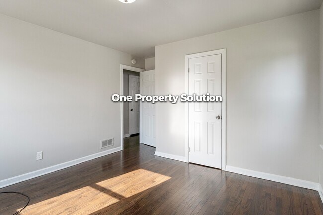 Building Photo - 5043 Washington St