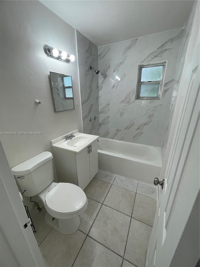 Building Photo - 15901 W Bunche Park Dr