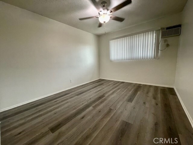 Building Photo - 685 E Vista Chino