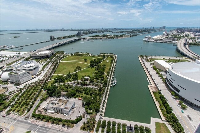 Building Photo - 888 Biscayne Blvd