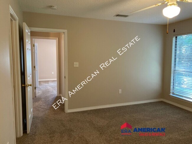 Building Photo - 2365 Hemlock Dr