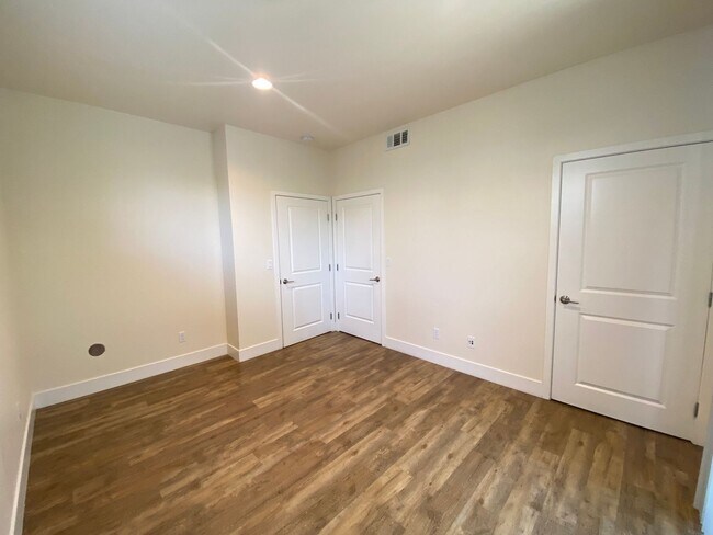 Building Photo - 103 Jacobs Ln