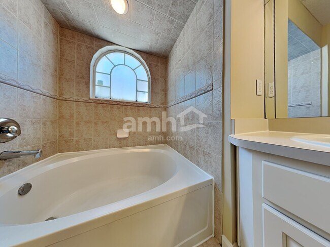 Building Photo - 3251 Sexton Dr