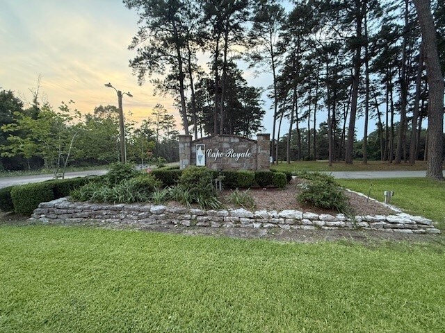 Building Photo - 270 Lake Grove Dr