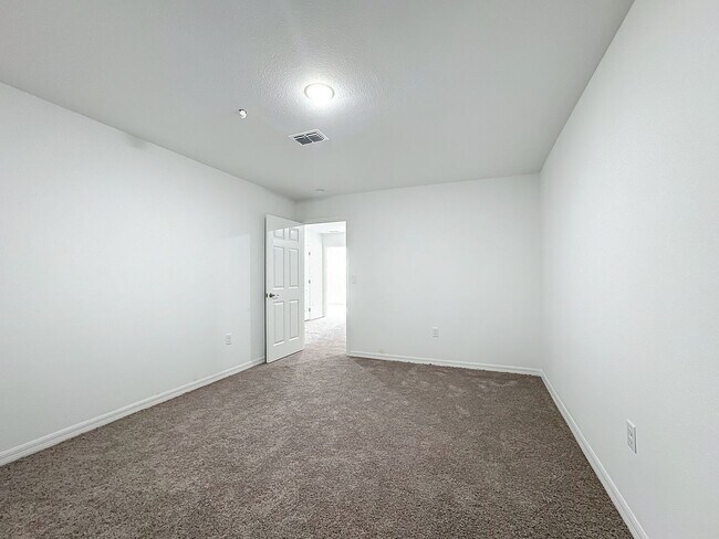 Building Photo - Townhouse For Lease in Saint Cloud