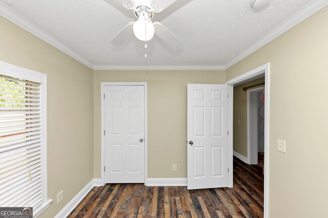 Building Photo - 1810 Evans Dr SW