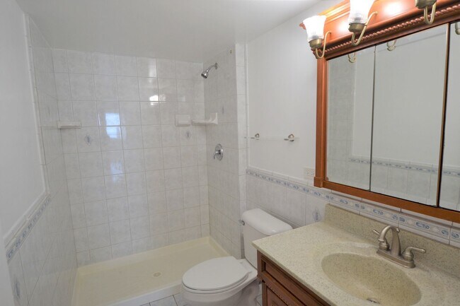 Building Photo - 4180 N Marine Dr