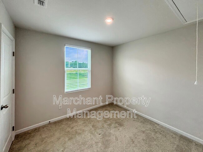 Building Photo - 609 Glamis Ct