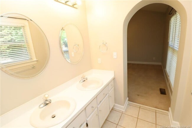 Building Photo - 2002 Keokuk Ct