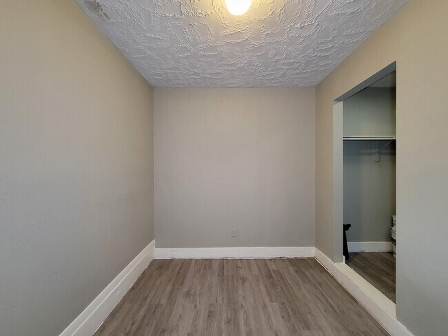 Building Photo - 10117 Dulcimer St