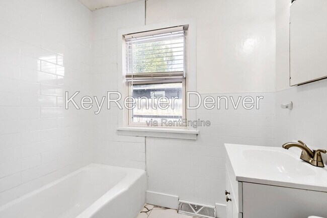 Building Photo - 1220 Upham St