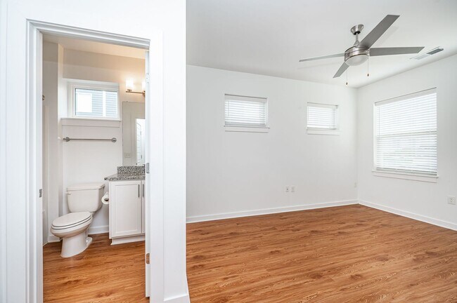 Building Photo - Modern 2 Bedroom Apartment In Manchester D...