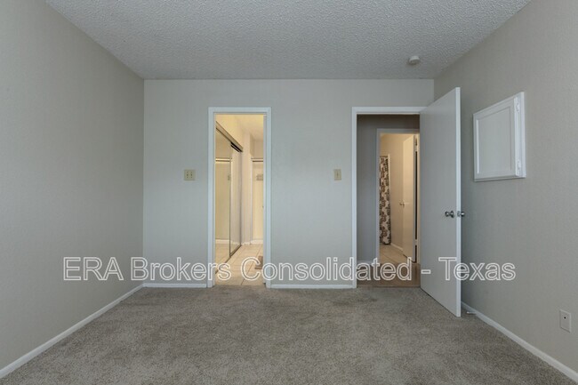 Building Photo - 4119 Medical Dr