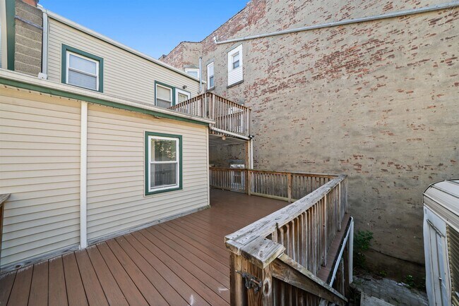 Building Photo - 211 New York Ave