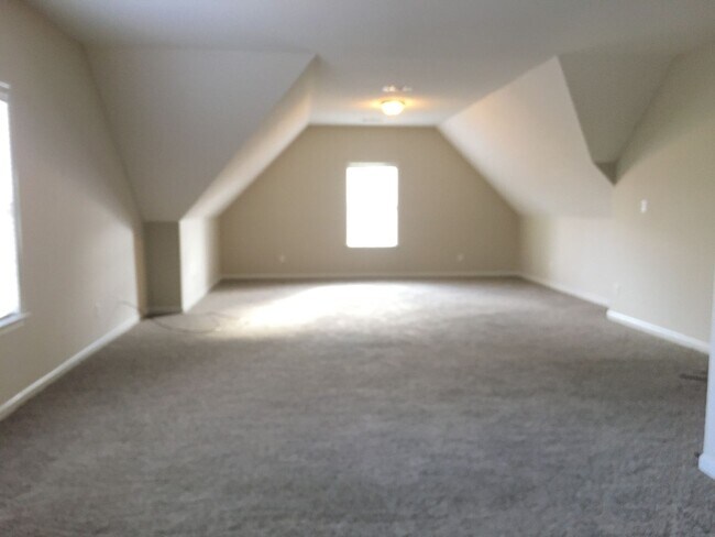 Building Photo - Beautiful 4br Lakeland home with a HUGE bonus room! Over 3300 sq ft! Pets are owner's approval, f...