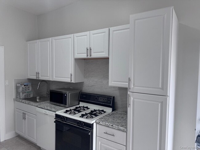 Building Photo - 62 Jerusalem Ave