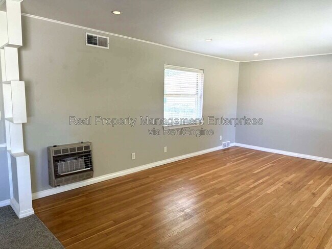 Building Photo - 2301 N Warren Ave