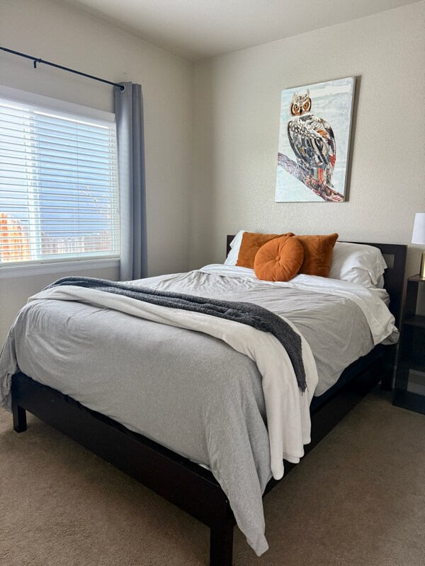 Building Photo - 724 Pioneer Dr