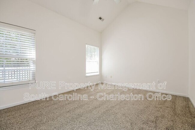 Building Photo - 169 Dorothy Dr