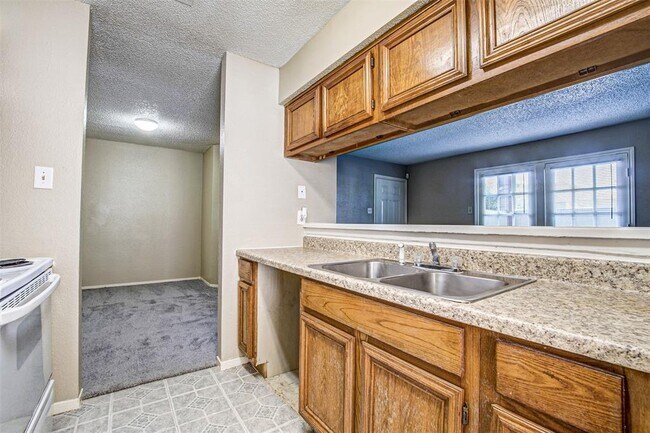Building Photo - 1323 Brenda Ln