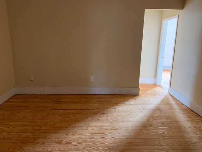 Building Photo - Downtown Buena Vista 2nd floor apartment 5BR, 1 Ba