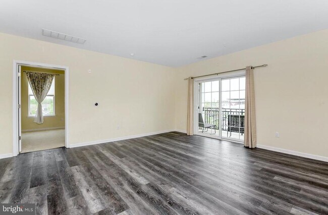 Building Photo - 1331 Sierra Dr