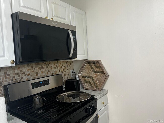 Building Photo - 19 Alpine Dr