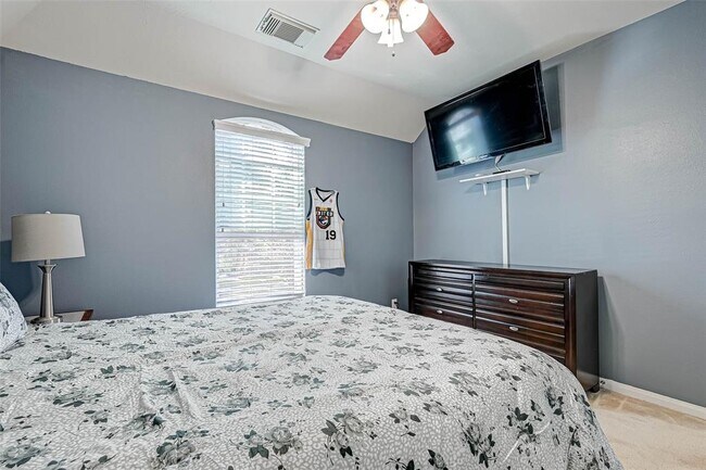 Building Photo - 618 Silver Creek Cir