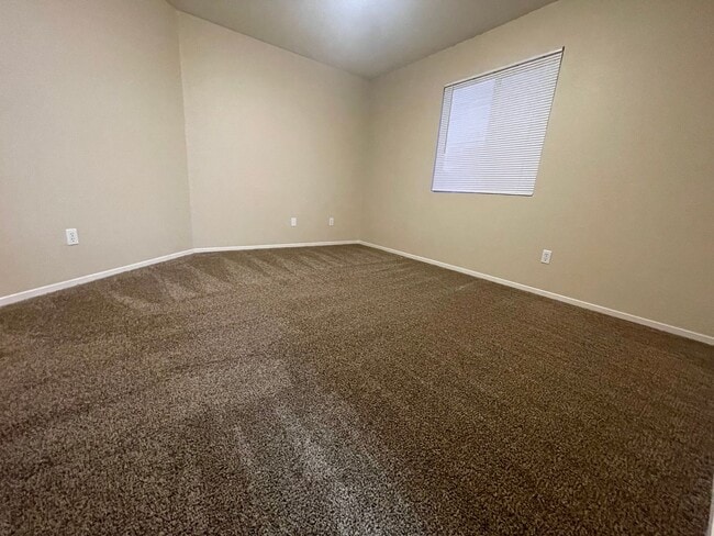 Building Photo - Wonderful Home Close to Shopping and Public Transportation.