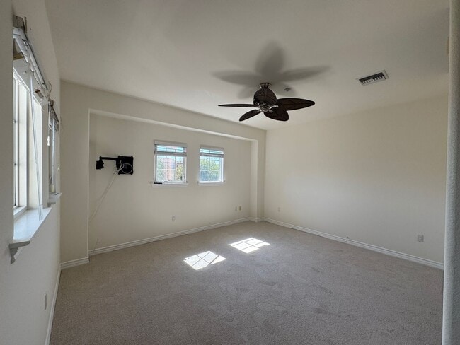 Building Photo - Top floor Playa Vista Condo 2+2