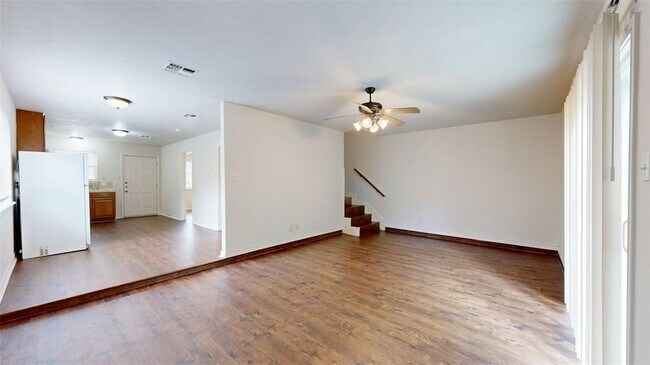 Building Photo - 1915 Pine Tree Dr