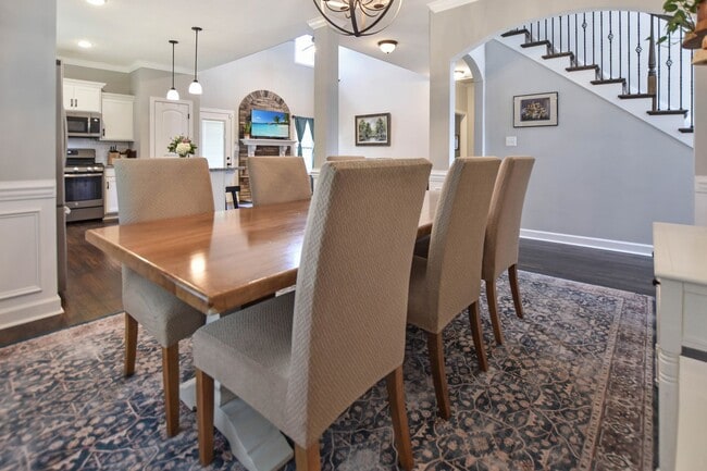 Building Photo - Pet Friendly Three Bedroom with Bonus in S...