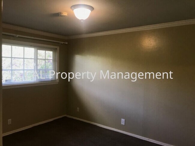 Building Photo - South Salinas 3 Bedroom, 2 Bath Home
