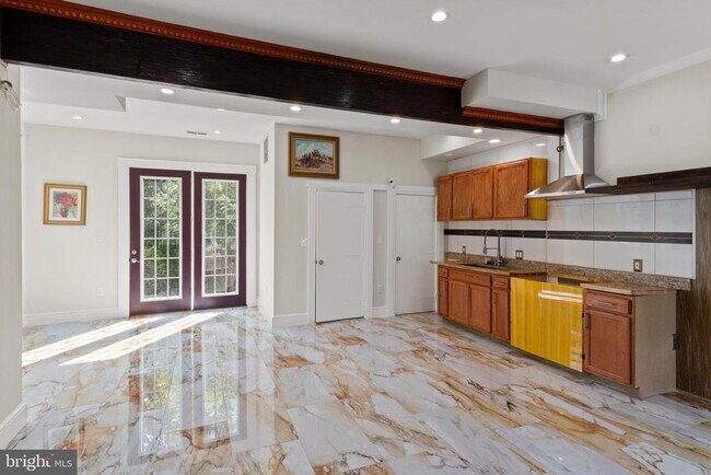 Building Photo - 3709 Forestdale Ave