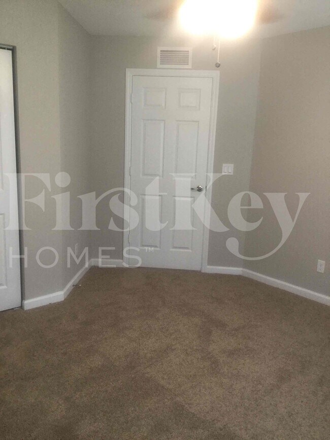 Building Photo - 3549 SW Rosardo St
