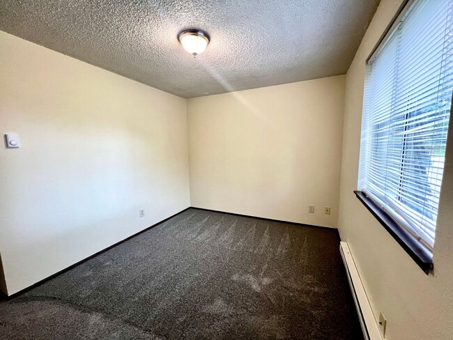 Building Photo - Upper-Floor Unit in Fourplex near Tacoma Mall